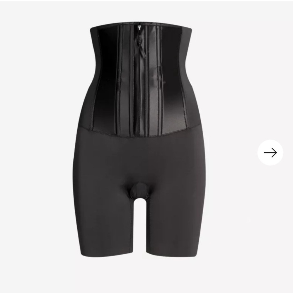 Spanx Shapewear Black Corseted High-Waisted Short Style: 10213R
